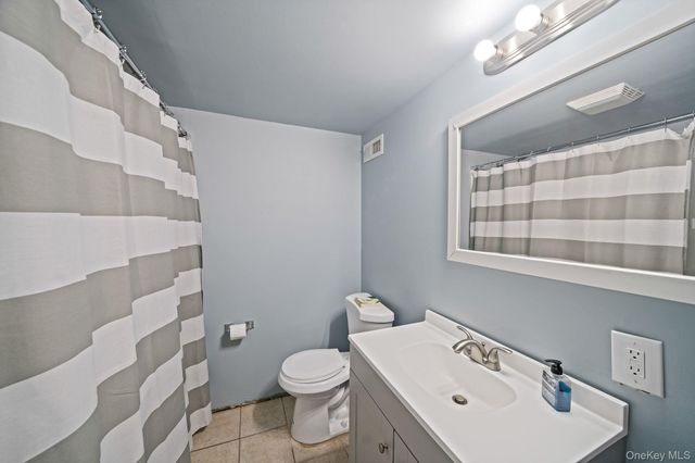 2909 New London Avenue, Medford, NY 11763