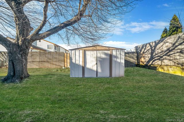 2909 New London Avenue, Medford, NY 11763