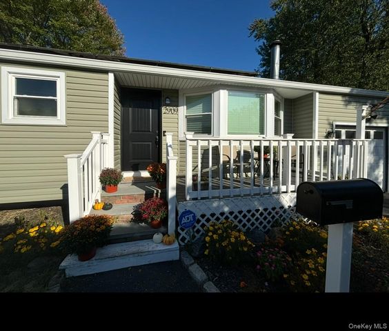 2909 New London Avenue, Medford, NY 11763