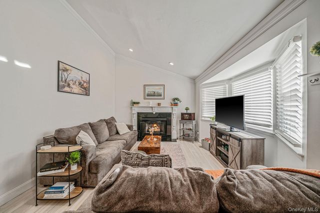 2909 New London Avenue, Medford, NY 11763