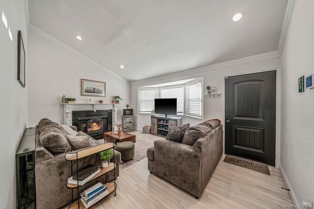 2909 New London Avenue, Medford, NY 11763