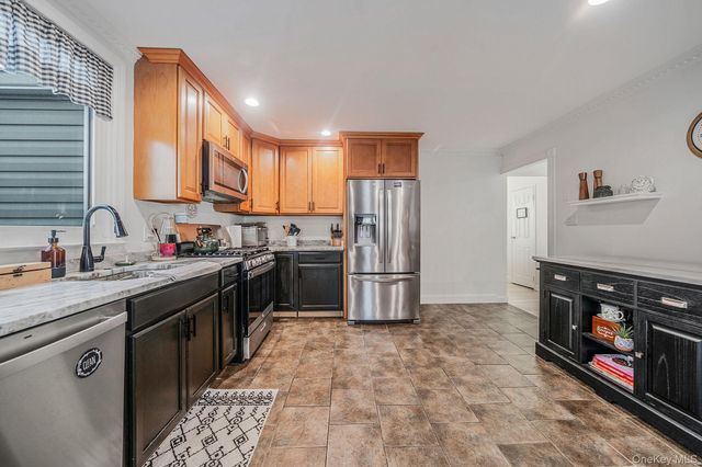 2909 New London Avenue, Medford, NY 11763