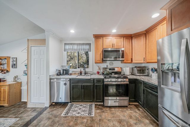 2909 New London Avenue, Medford, NY 11763