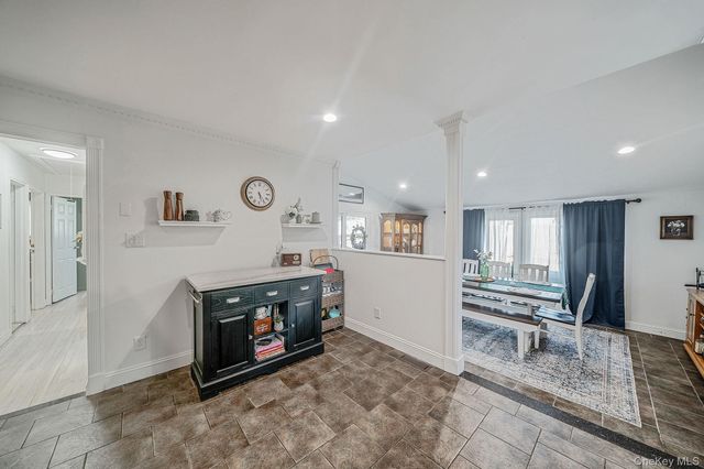 2909 New London Avenue, Medford, NY 11763