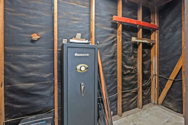 205 College Street, Chico, TX 76431