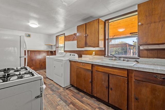 205 College Street, Chico, TX 76431