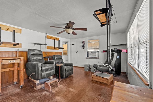 205 College Street, Chico, TX 76431