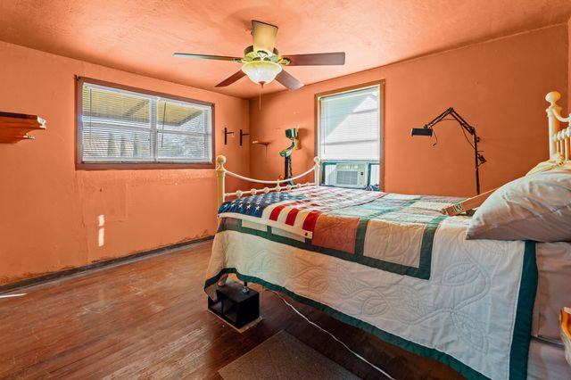 205 College Street, Chico, TX 76431