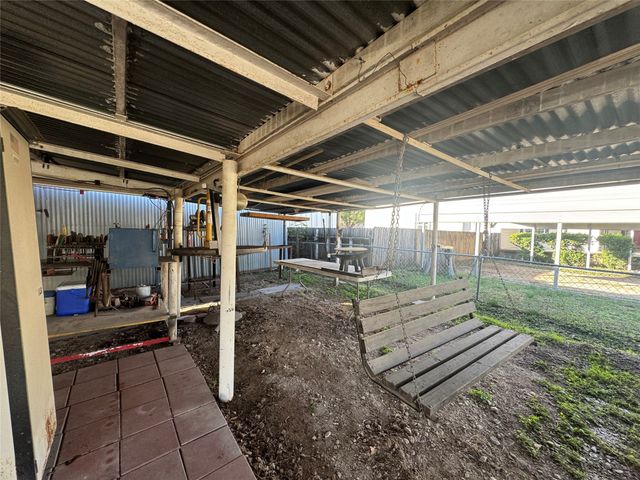 205 College Street, Chico, TX 76431