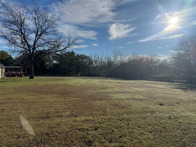 205 College Street, Chico, TX 76431