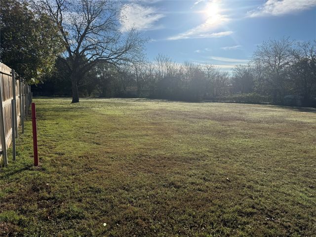 205 College Street, Chico, TX 76431