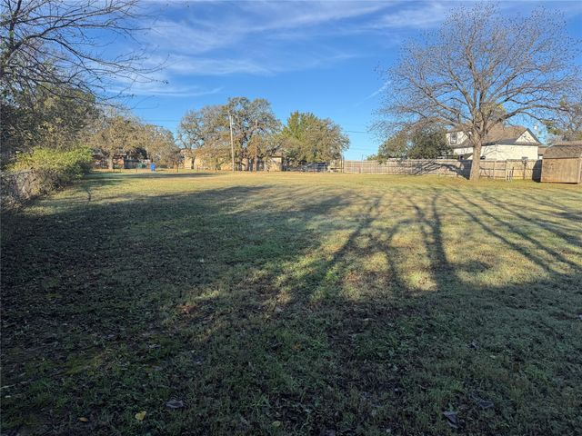 205 College Street, Chico, TX 76431