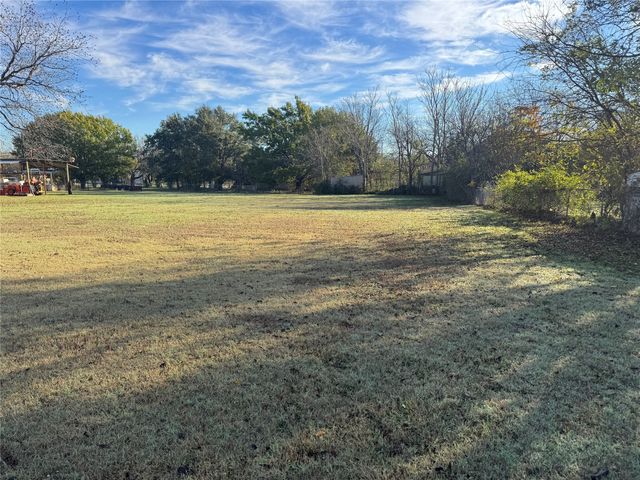 205 College Street, Chico, TX 76431