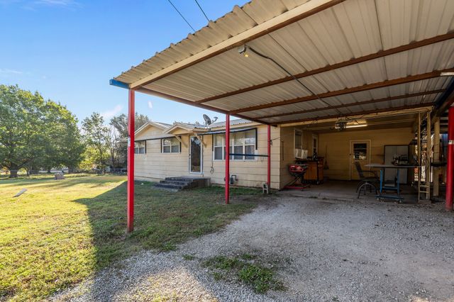 205 College Street, Chico, TX 76431