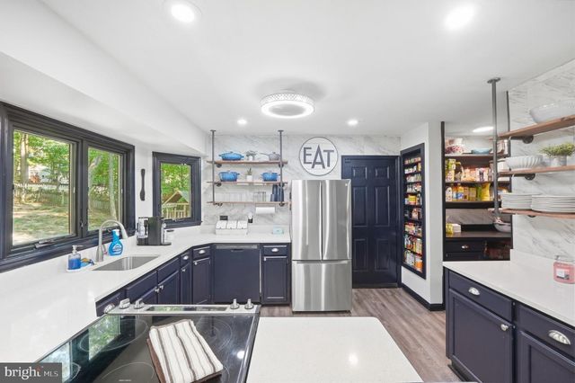 6224 FOREST GROVE DR, Fredericksburg, VA 22407