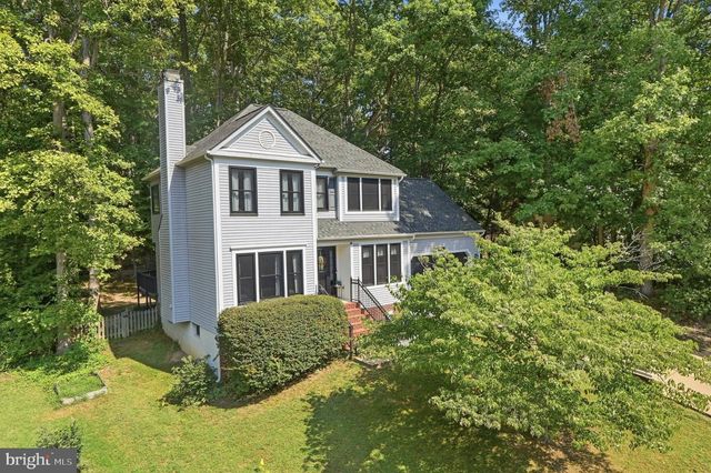 6224 FOREST GROVE DR, Fredericksburg, VA 22407