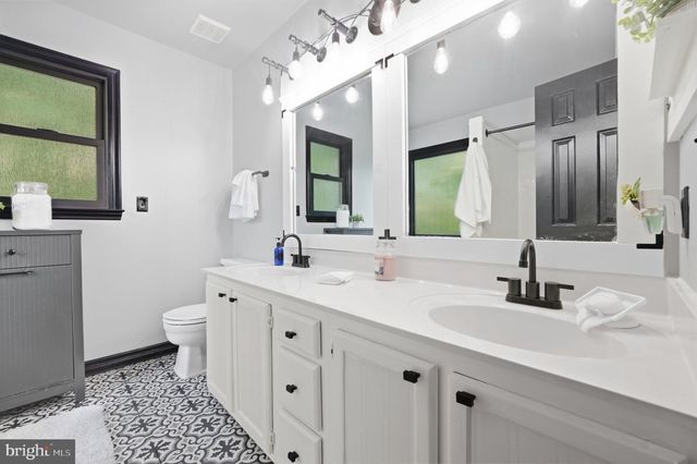 6224 FOREST GROVE DR, Fredericksburg, VA 22407