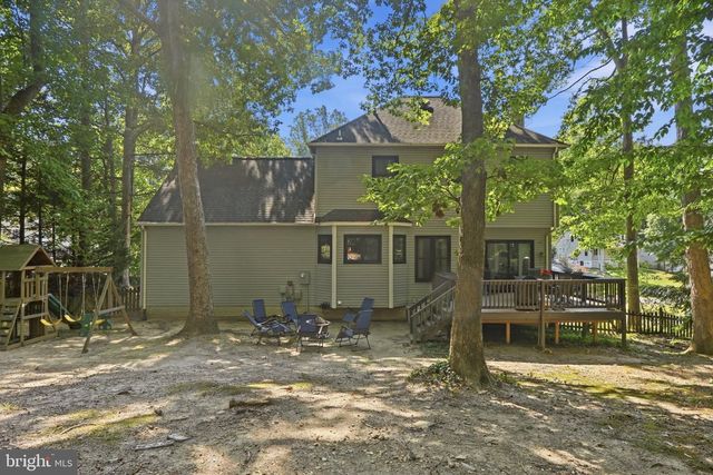 6224 FOREST GROVE DR, Fredericksburg, VA 22407