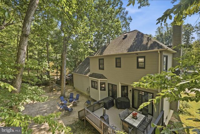 6224 FOREST GROVE DR, Fredericksburg, VA 22407