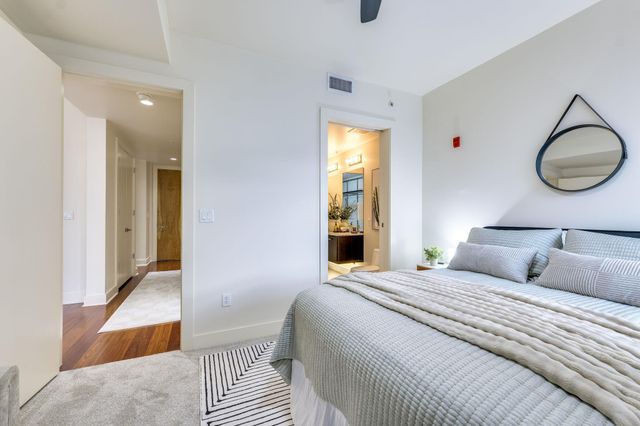 210 Lee Barton DR 421, Austin, TX 78704