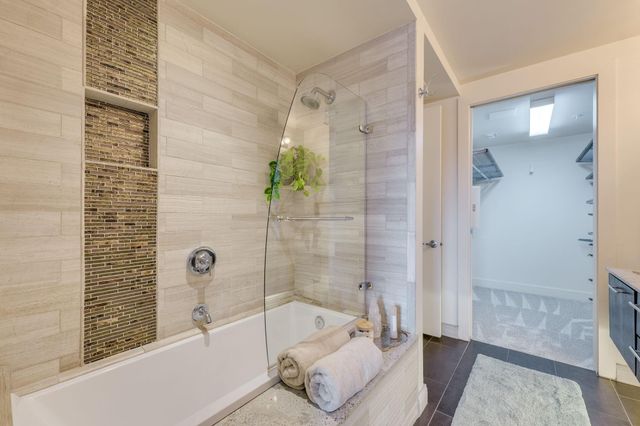 210 Lee Barton DR 421, Austin, TX 78704