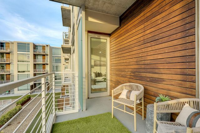 210 Lee Barton DR 421, Austin, TX 78704