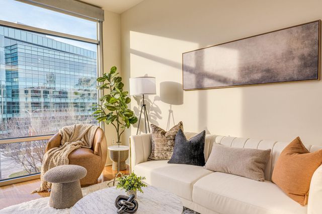 210 Lee Barton DR 421, Austin, TX 78704