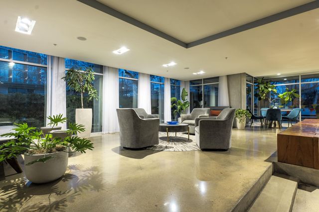 210 Lee Barton DR 421, Austin, TX 78704