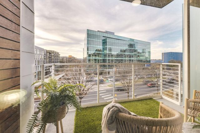 210 Lee Barton DR 421, Austin, TX 78704