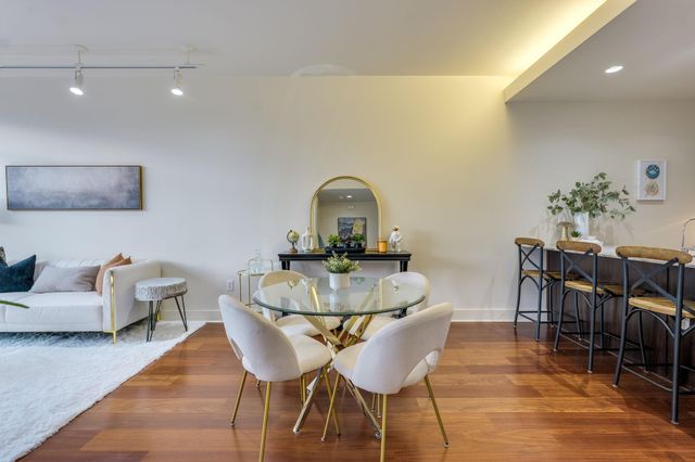 210 Lee Barton DR 421, Austin, TX 78704