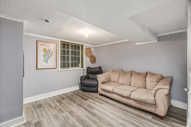 3221 Amherst Street, Des Moines, IA 50313