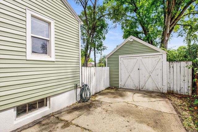 3221 Amherst Street, Des Moines, IA 50313