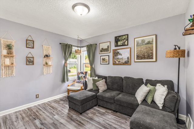 3221 Amherst Street, Des Moines, IA 50313