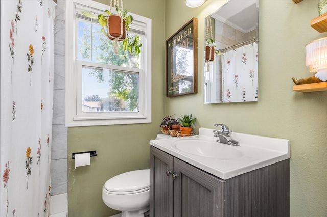 3221 Amherst Street, Des Moines, IA 50313