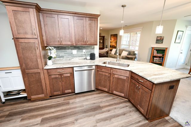 423 Lamplight Drive, Byron, GA 31008