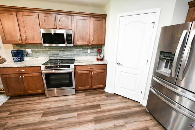 423 Lamplight Drive, Byron, GA 31008