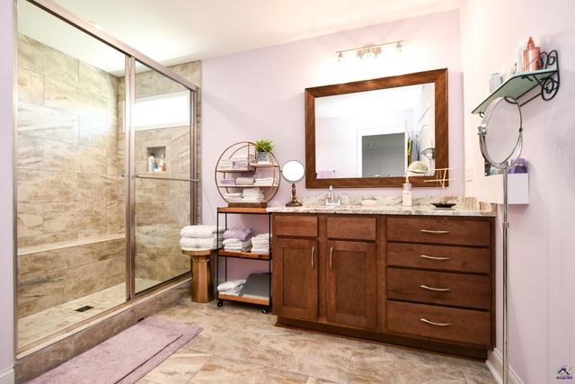 423 Lamplight Drive, Byron, GA 31008