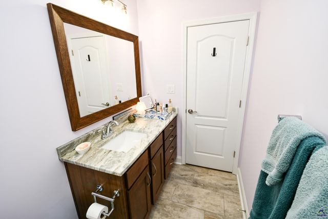 423 Lamplight Drive, Byron, GA 31008