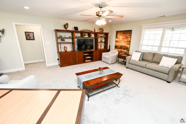 423 Lamplight Drive, Byron, GA 31008