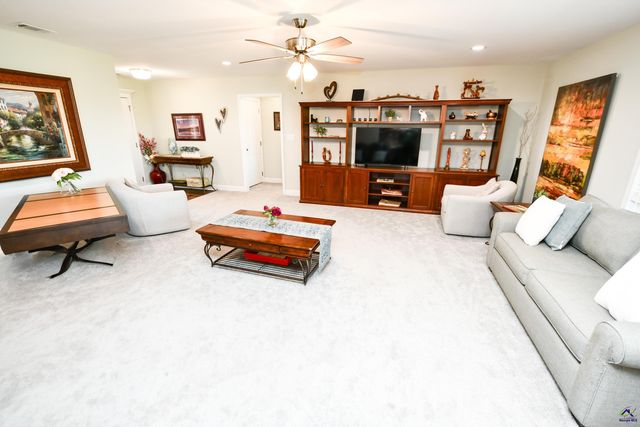 423 Lamplight Drive, Byron, GA 31008