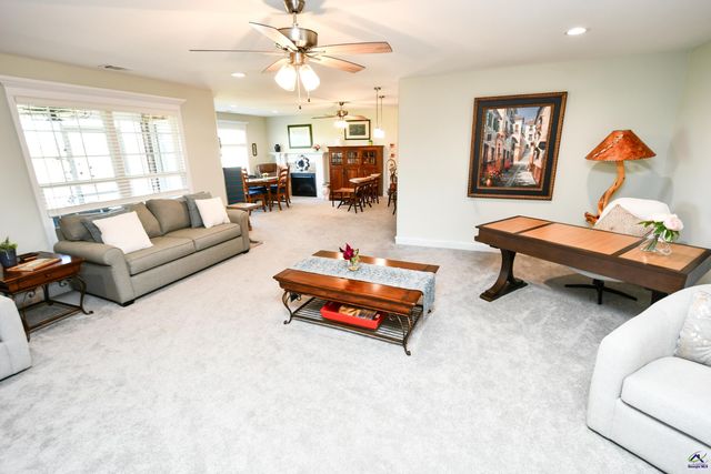 423 Lamplight Drive, Byron, GA 31008