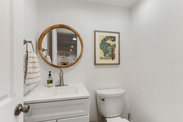 44 Oakwood STREET, Williams Bay, WI 53191