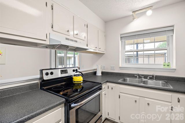 2632 Park Road H, Charlotte, NC 28209