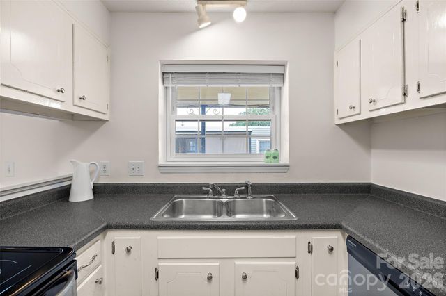 2632 Park Road H, Charlotte, NC 28209