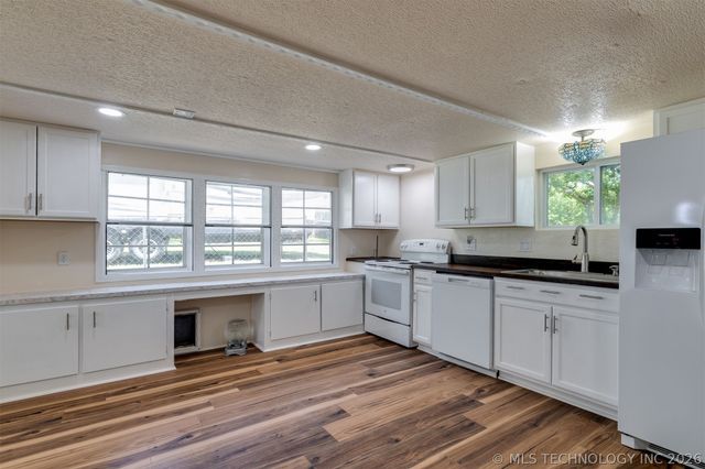9209 Sleepy Hollow Drive, Tecumseh, OK 74857