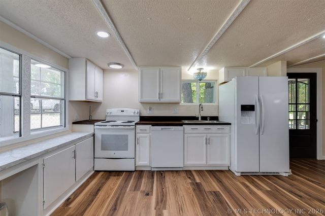 9209 Sleepy Hollow Drive, Tecumseh, OK 74857