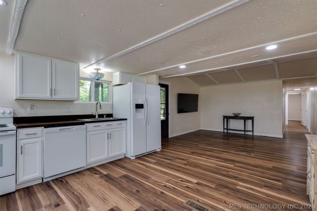 9209 Sleepy Hollow Drive, Tecumseh, OK 74857
