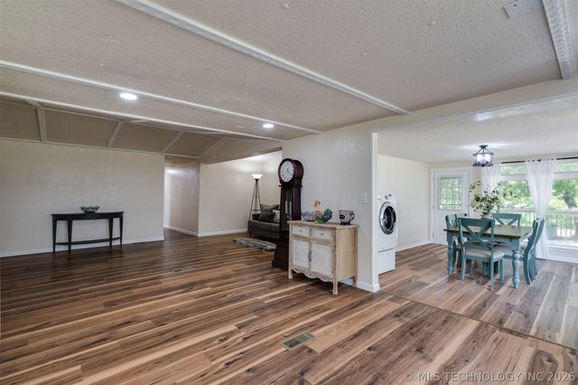 9209 Sleepy Hollow Drive, Tecumseh, OK 74857