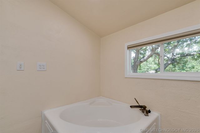 9209 Sleepy Hollow Drive, Tecumseh, OK 74857