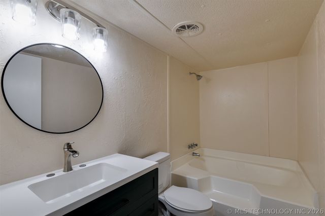 9209 Sleepy Hollow Drive, Tecumseh, OK 74857